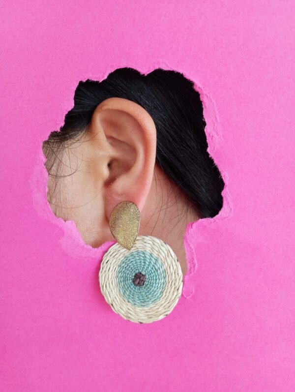 aretes tejidos en palma de iraca y herrajes en acero Aretes de Palma de Iraca con Herrajes en Acero