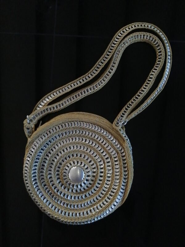 cartera circular chapitas h%ilo dorado con chapas plateadas Bolso "Armadillo"